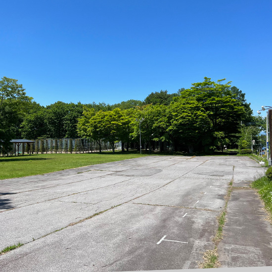 駐車場 / Parking